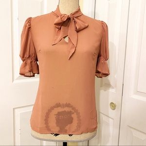 Express tie neck sheet top